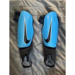 Nike Charge Youth Soccer Shin Guards Size Large Turquoise Blue-Unisex-EUC